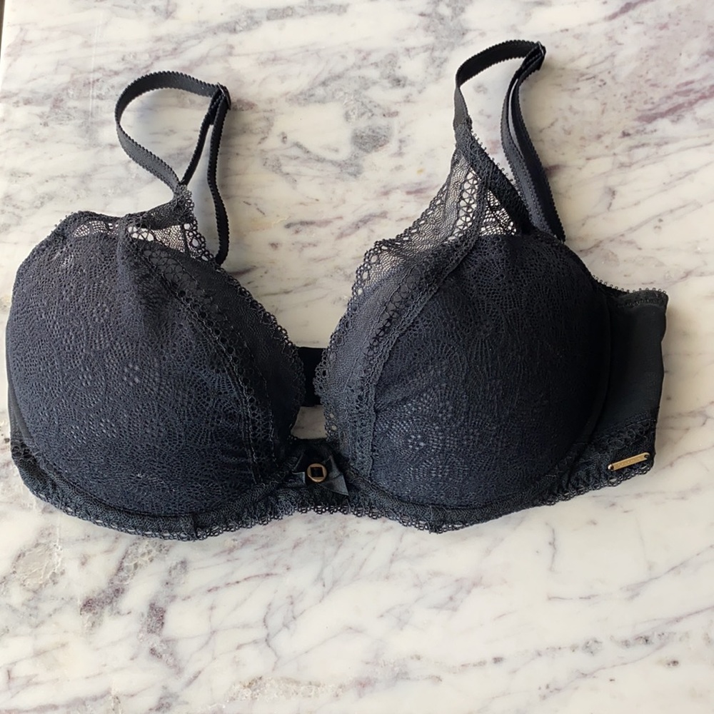 Chantelle bra